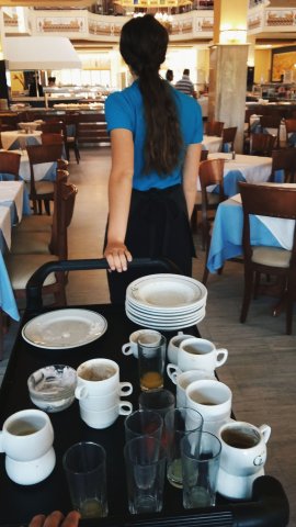 Mariya Zemlyarska i Kateryna Sokorenko w Simantro Beach Hotel korzystają z programu Erasmus+ w okresie 06.06.2016 r.-23.09.2016 r.